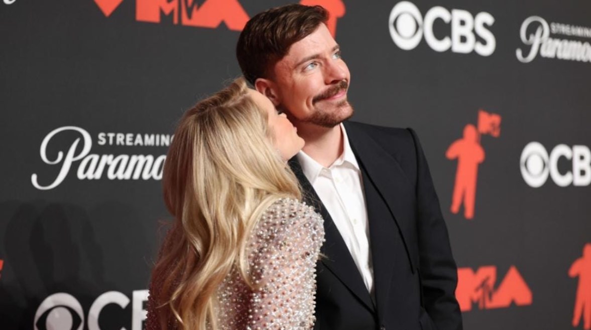 مستر بيست مع خطيبته من حفل MTV مستر بيست مع خطيبته من حفل MTV