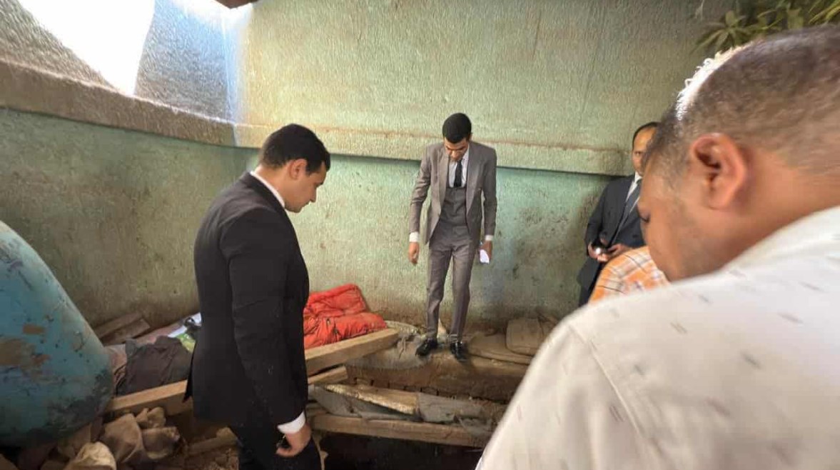 جانب من معاينه النيابة الإدارية لمكتب صحة بدشنا 