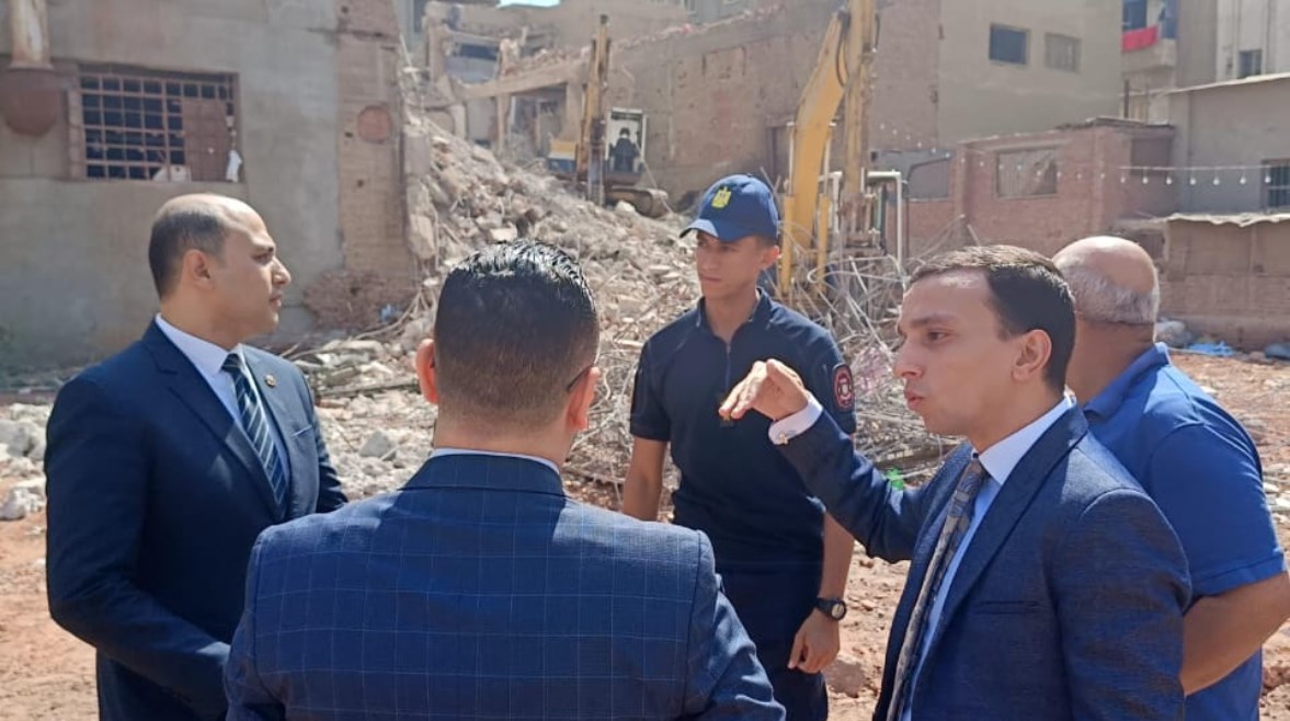 معاينة موقع حريق مصنع المحلة