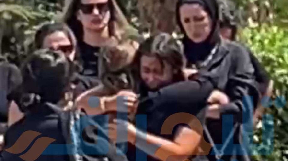 لحظة انهيار ابنة عامر منيب في تشييع عمرو ستين لحظة انهيار ابنة عامر منيب في تشييع عمرو ستين