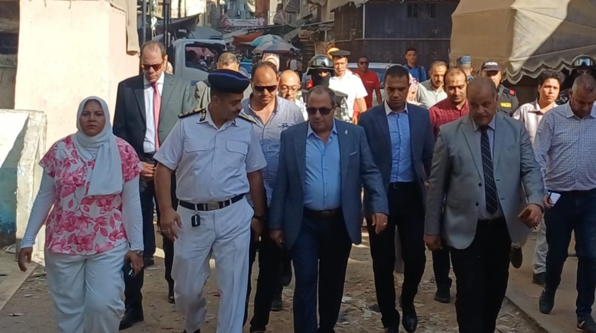 محافظ بورسعيد يزيل سوقًا عشوائيًا بالقابوطي