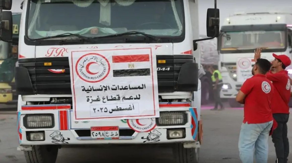 انطلاق قافلة زاد العزة الـ28 من مصر إلى غزة انطلاق قافلة زاد العزة الـ28 من مصر إلى غزة