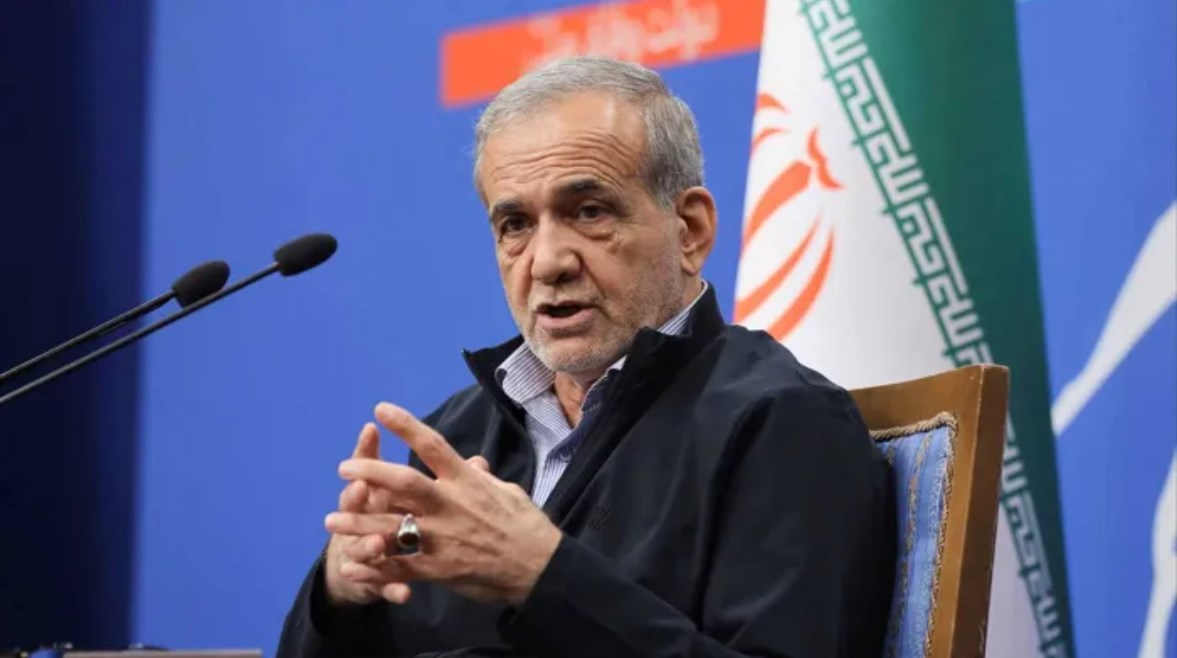 الرئيس الإيراني مسعود بزشكيان يدعو لقطع العلاقات مع إسرائيل وإتخاذ موقف حاسم ضدها الرئيس الإيراني مسعود بزشكيان يدعو لقطع العلاقات مع إسرائيل وإتخاذ موقف حاسم ضدها