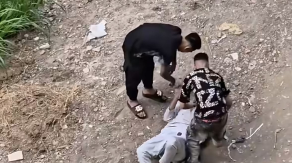 المتهمان وجانب من الواقعة المتهمان وجانب من الواقعة