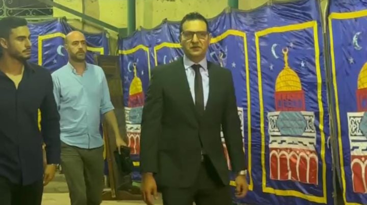 حمادة بركات يستقبل عزاء والدته