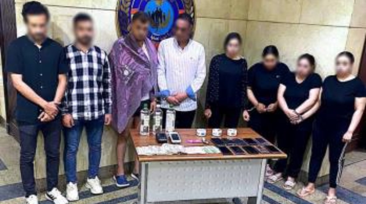 المتهمون بممارسة أعمال منافية في نادي صحي المتهمون بممارسة أعمال منافية في نادي صحي