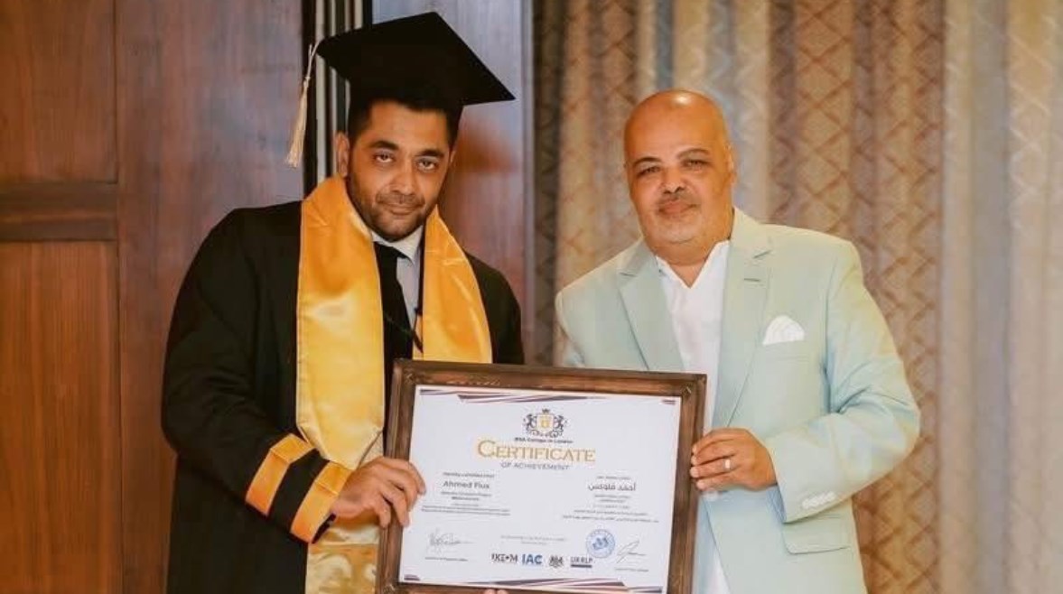 الجامعة البريطانية تنفي منح فلوكس دكتوراه فخرية وتؤكد التزامها بالمعايير الأكاديمية