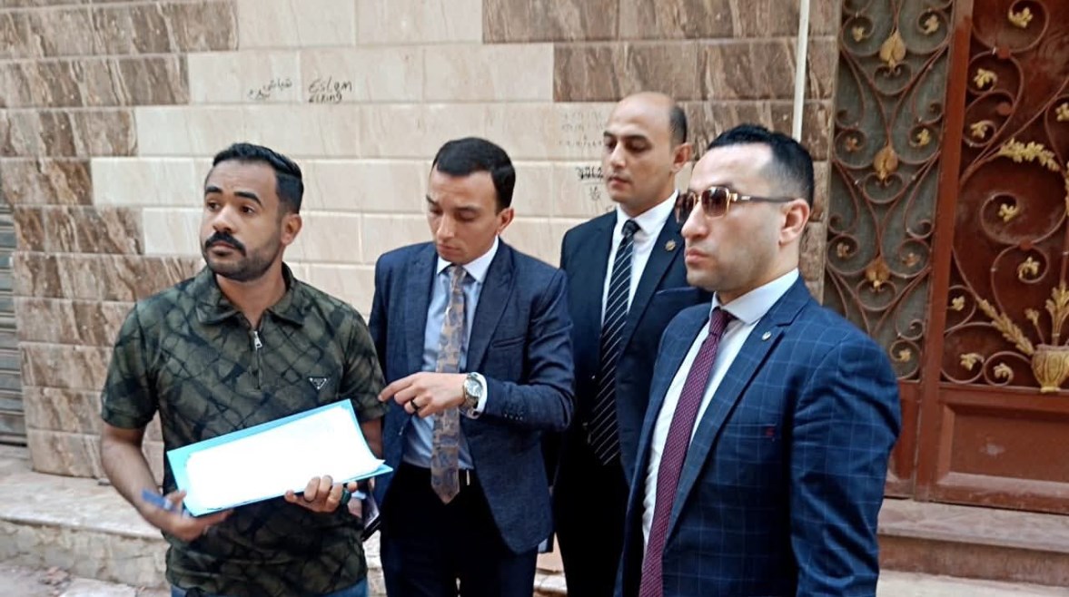 شاهد.. فريق من النيابة الإدارية يعاين موقع مصنع نسيج المحلة المنهار 