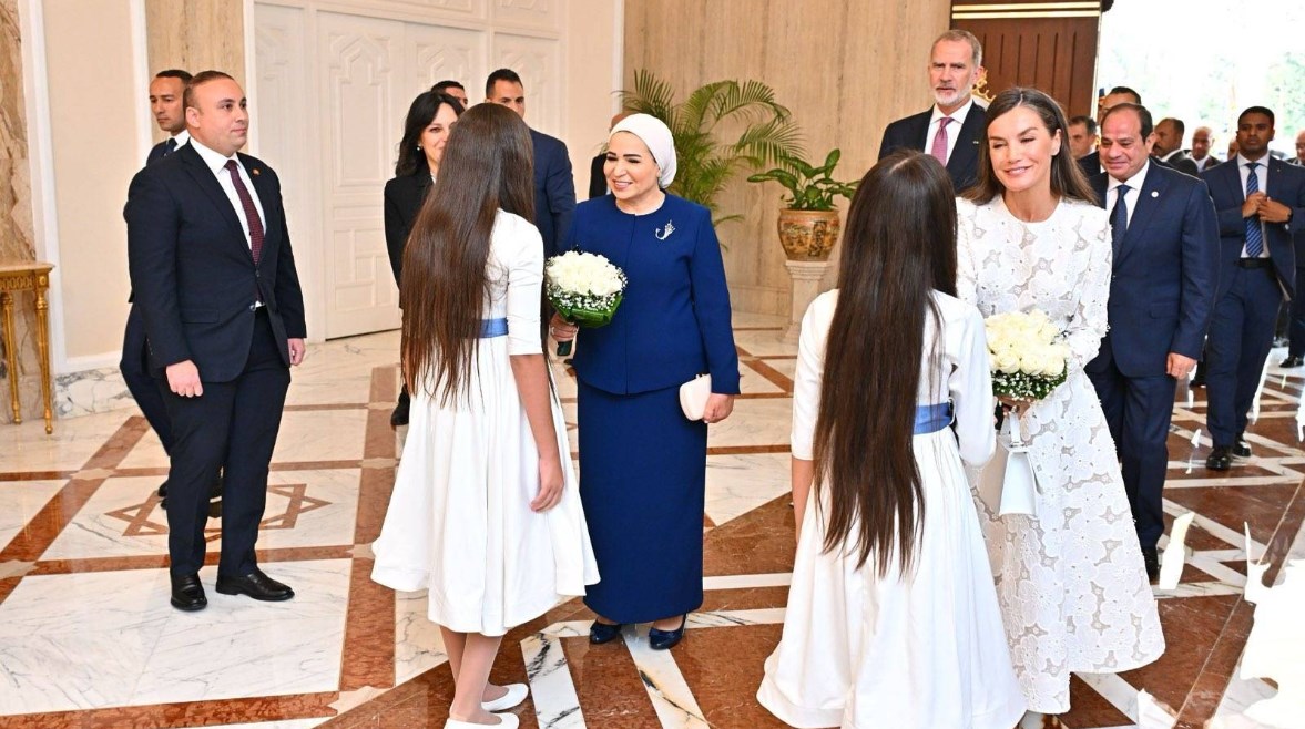 إطلالة الملكة ليتيزيا 