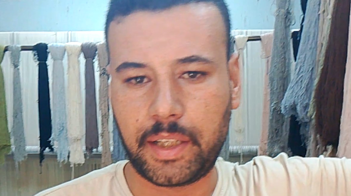 صورة أحمد صاحب مصنع السجاد اليدوي بالمنوفية صورة أحمد صاحب مصنع السجاد اليدوي بالمنوفية