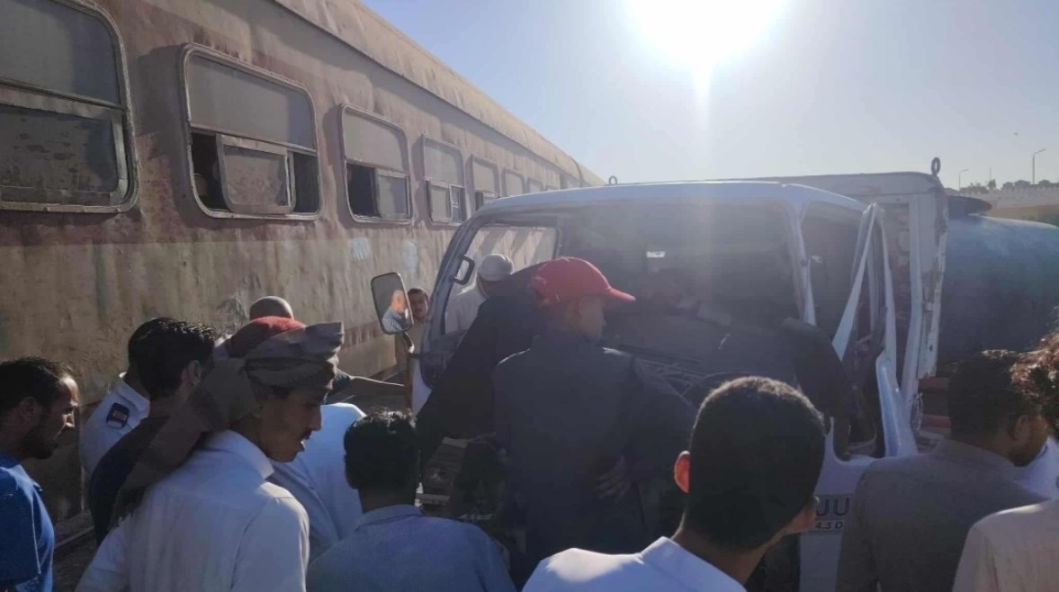 الضبعة للمرة الثانية .. قطار مطروح يصطدم بسيارة نقل مياه وهروب السائق الضبعة للمرة الثانية .. قطار مطروح يصطدم بسيارة نقل مياه وهروب السائق