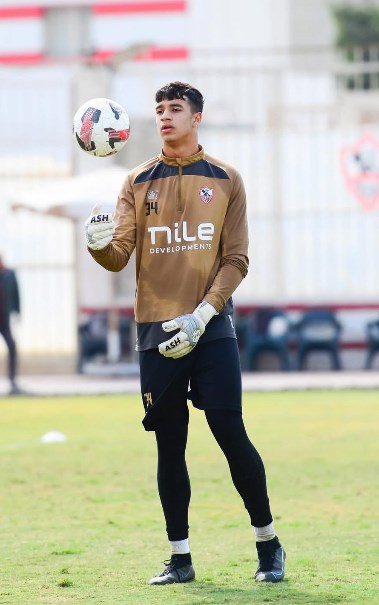 عمر عبدالعزيز 