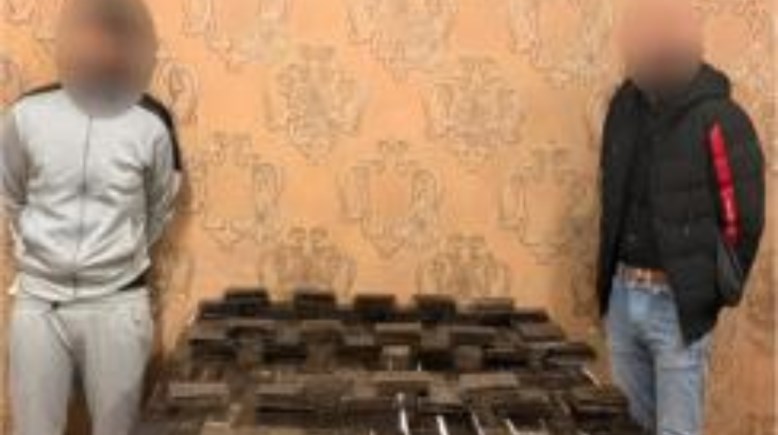 ضبط المتهمين بحيازة أسلحة ومخدرات