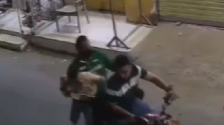 لحظة اختطاف طفل