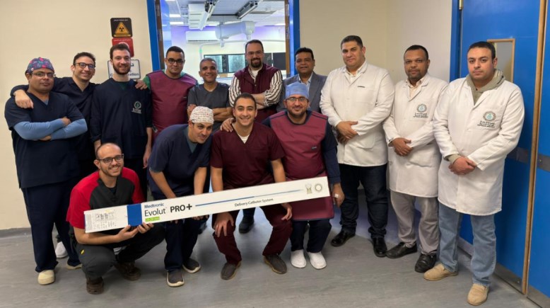 الفريق الطبي المعالج بأسوان