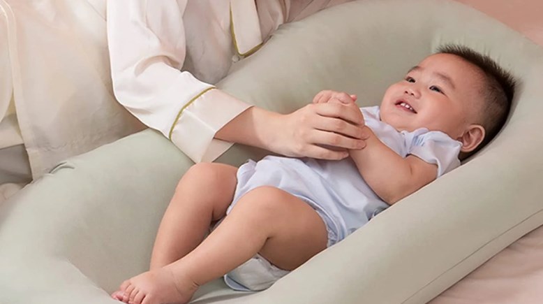 رضيع تعبيرية