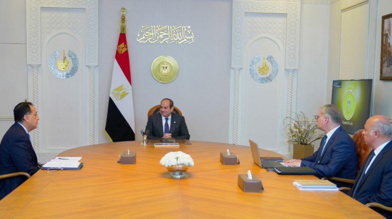 السيسي خلال اجتماع مع رئيس الحكومة ووزير البترول