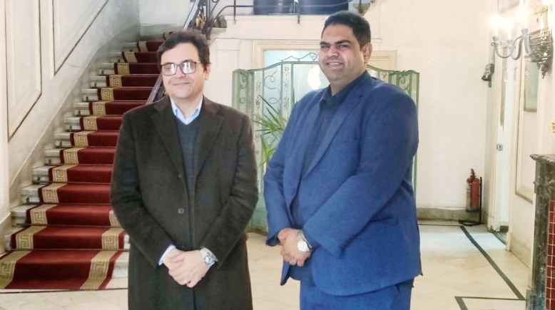 وزير الثقافة مع رامز عباس