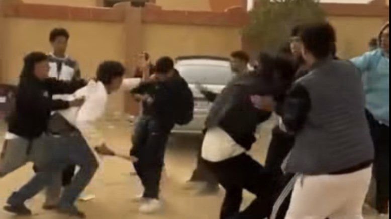 مشاجرة طلاب أمام مدرسة “حورس”
