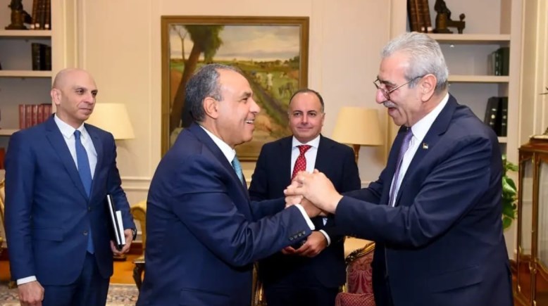 وزير الخارجية يستقبل رئيس لجنة إدارة غزة