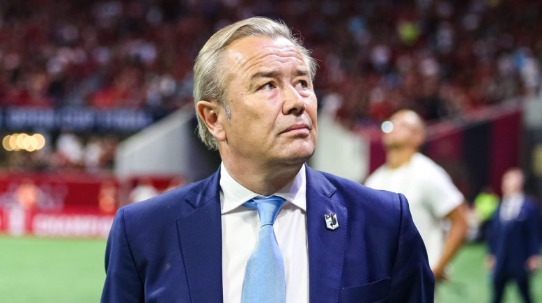  المدرب الإنجليزي المخضرم أدريان هيث