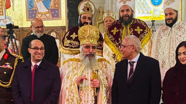 السفير المصري في فرنسا يشارك في قداس عيد الميلاد المجيد بباريس