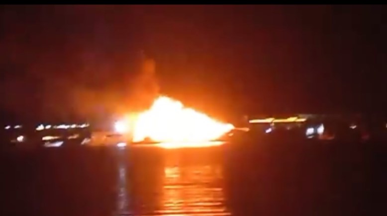 جانب من الحريق 