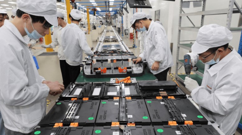 تصنيع بطاريات السيارات الكهربائية 