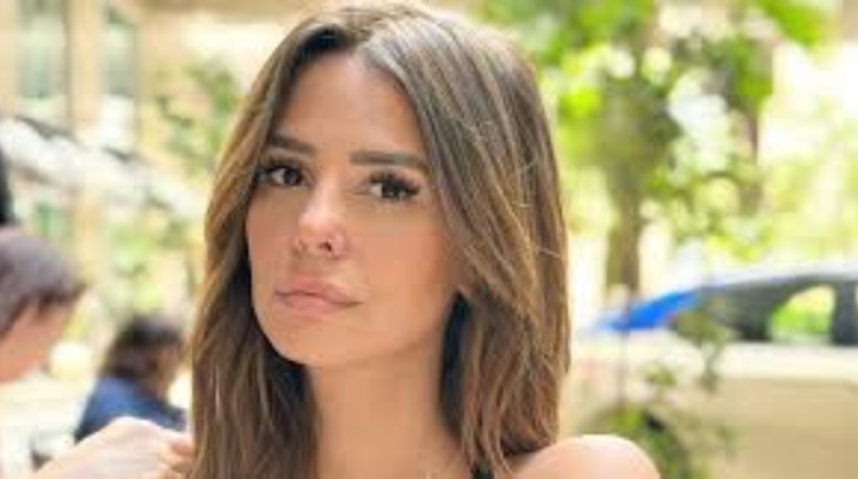  الفنانة إيمان العاصي 