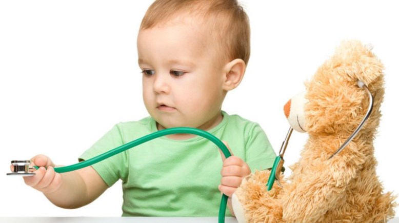 طفل أثناء اللعب