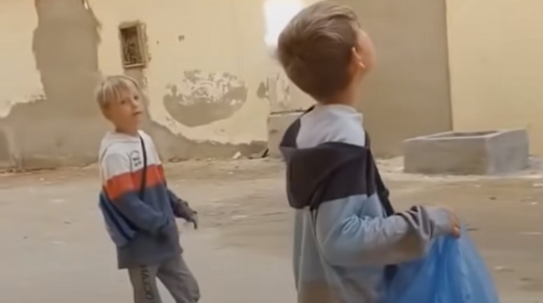 الأطفال الأجانب 