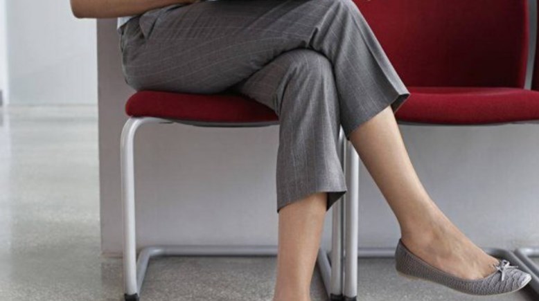 وضع ساق على الأخرى 