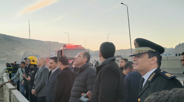 القيادات الأمنية من موقع الحريق 