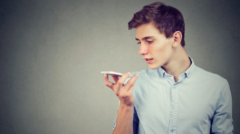 لماذا نكره سماع أصواتنا في التسجيلات؟- تعبيرية