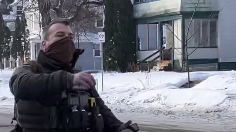 الضابط الذي أطلق النار