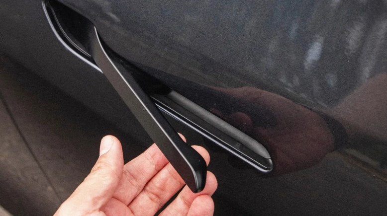 مقابض سيارة تسلا