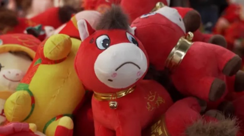 دمية الحصان الباكي