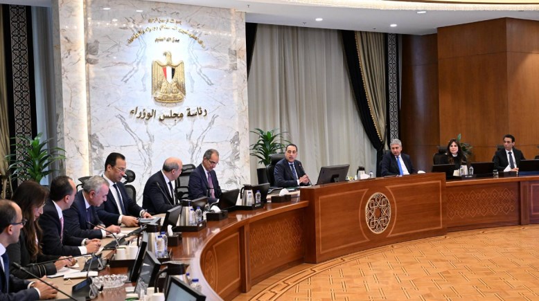 اجتماع رئيس الوزارء لمتابعة الجهود الحكومية الخاصة بتيسير الإجراءات وتسهيل دخول السائحين