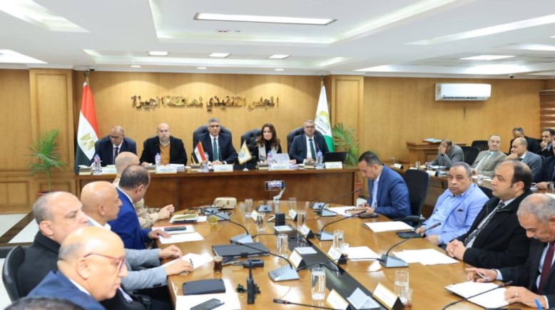 جانب من اجتماع محافظة القاهرة