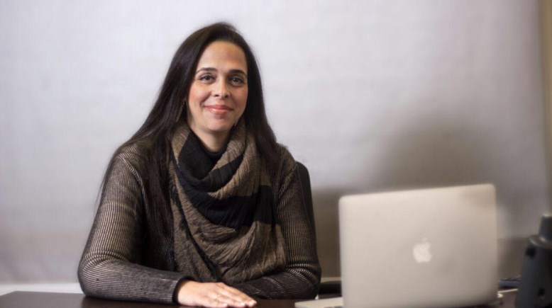 الإعلامية دينا هاشم