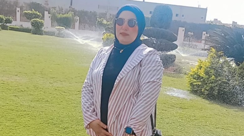 صورة السيده التي قامت بارجاع المبلغ 