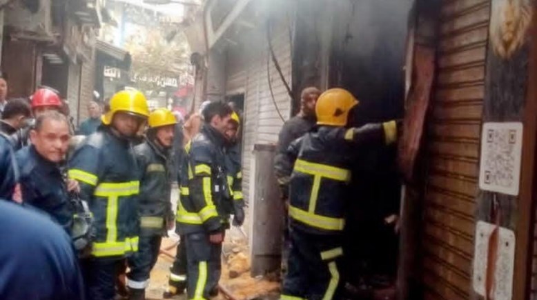 أثناء إخماد حريق في محل بعقار سكني بمنطقة درب الدهان بالجمالية