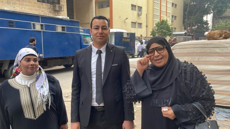 ماجدة الحشاش والدة الإعلامية شيماء جمال ومحاميها 