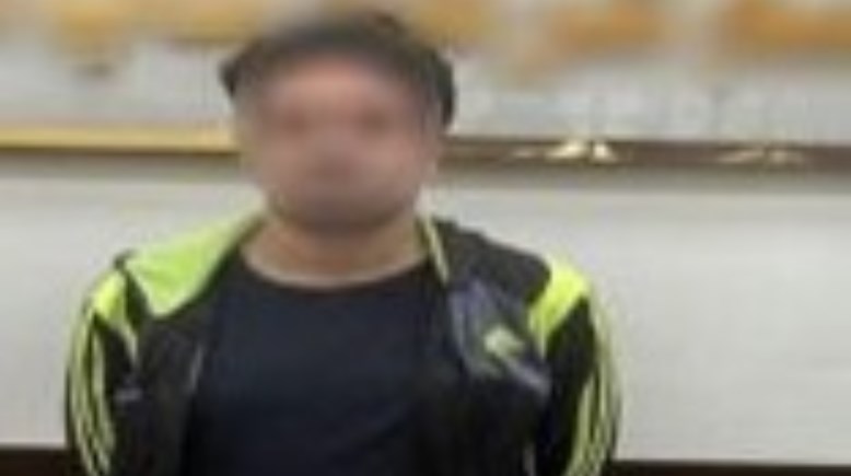 المتهم بعد ضبطه 