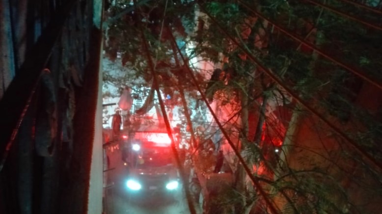 جانب من حريق شقة عزبة النخل 