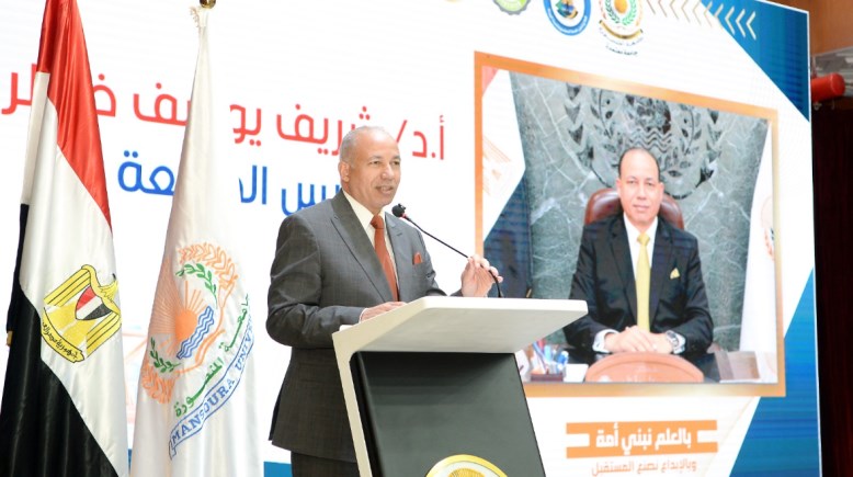 رئيس جامعة المنصورة الدكتور شريف خاطر