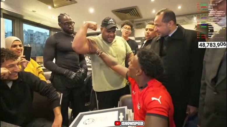 أشرف كابونجا يلتقي مع سبيد بمحل كشري أبو طارق