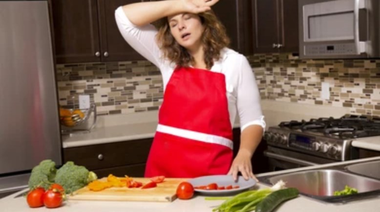 خرافات مرهقة للسيدات داخل المطبخ