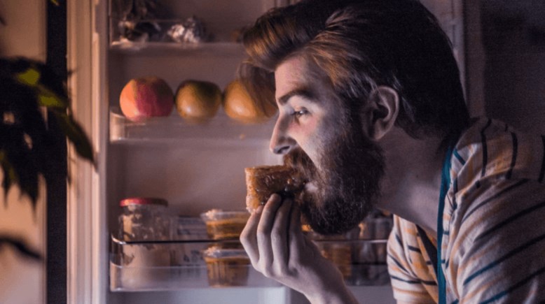 تناول الاكل بالليل 