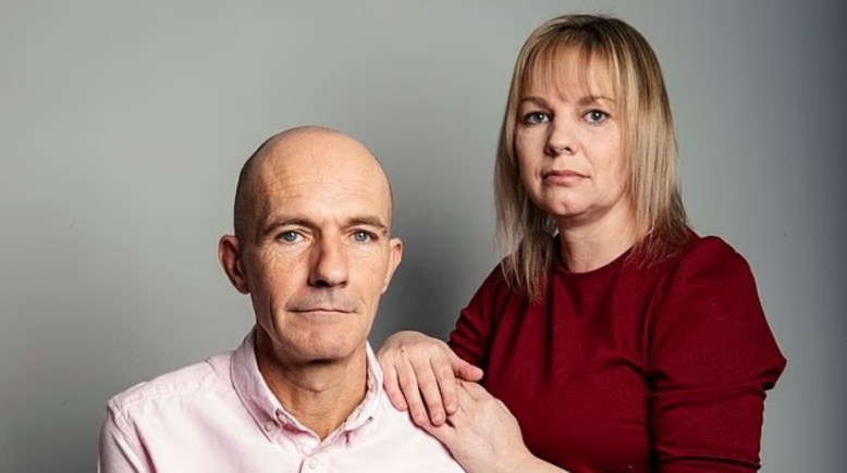 آدم هولواي وزوجته